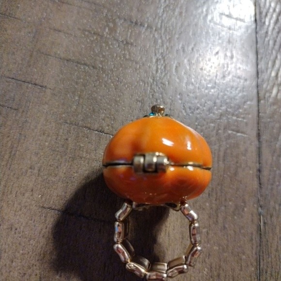 Jack O Lantern Loocket Ring - Picture 4 of 10